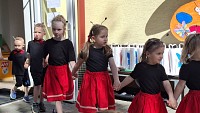 Pasování prvňáčků a vystoupení školky - obrázek číslo: 12