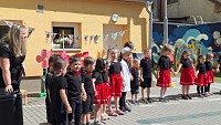 Pasování prvňáčků a vystoupení školky - obrázek číslo: 7
