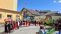 Pasování prvňáčků a vystoupení školky - obrázek číslo: 4