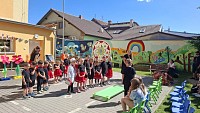 Pasování prvňáčků a vystoupení školky - obrázek číslo: 3