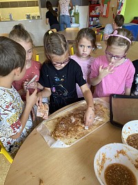 ŠD - pečení štrúdlu a ochutnávka ovoce a zeleniny - obrázek číslo: 15