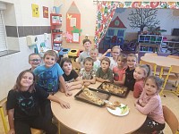 ŠD - pečení štrúdlu a ochutnávka ovoce a zeleniny - obrázek číslo: 1