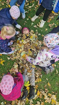 ŠD - hrátky v listí - obrázek číslo: 3