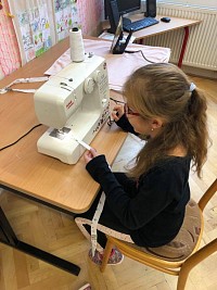 Kroužek šití - Saša a Verča - obrázek číslo: 7