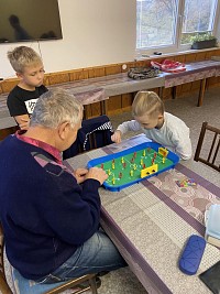 ŠD - stolní hry se seniory v místní hale - obrázek číslo: 2