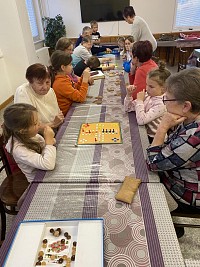 ŠD - stolní hry se seniory v místní hale - obrázek číslo: 3