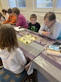 ŠD - stolní hry se seniory v místní hale - obrázek číslo: 4