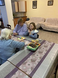 ŠD - stolní hry se seniory v místní hale - obrázek číslo: 6