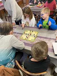 ŠD - stolní hry se seniory v místní hale - obrázek číslo: 11