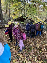 ŠD - Krmení zvířátek v lese - obrázek číslo: 5