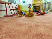 Prvňáčci se učí písmenko i - hrají si na indiány - obrázek číslo: 3