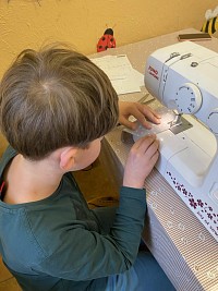 ŠD - šití domečků z pohanky - obrázek číslo: 1