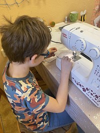 ŠD - šití domečků z pohanky - obrázek číslo: 3