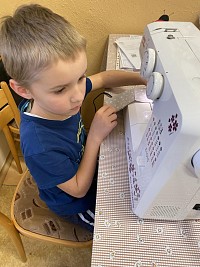 ŠD - šití domečků z pohanky - obrázek číslo: 7