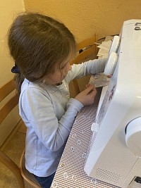 ŠD - šití domečků z pohanky - obrázek číslo: 8