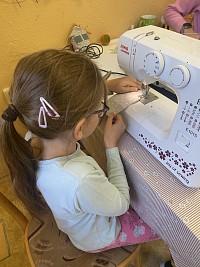 ŠD - šití domečků z pohanky - obrázek číslo: 10