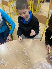 ŠD - obšívání vánočního stromu - obrázek číslo: 4