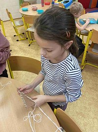 ŠD - obšívání vánočního stromu - obrázek číslo: 3