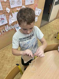 ŠD - obšívání vánočního stromu - obrázek číslo: 6