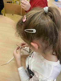 ŠD - obšívání vánočního stromu - obrázek číslo: 9