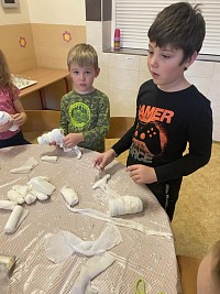 ŠD - sněhuláci pet láhev a sádra - obrázek číslo: 4