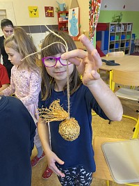 ŠD - výroba semínkových koulí pro ptáčky - obrázek číslo: 5