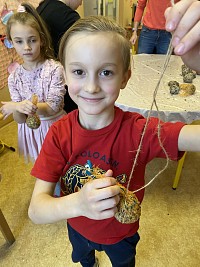 ŠD - výroba semínkových koulí pro ptáčky - obrázek číslo: 7