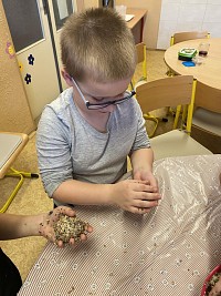 ŠD - výroba semínkových koulí pro ptáčky - obrázek číslo: 10