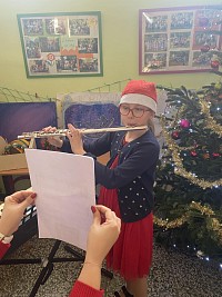 Vánoční besídka - zpěv a dárky - obrázek číslo: 18