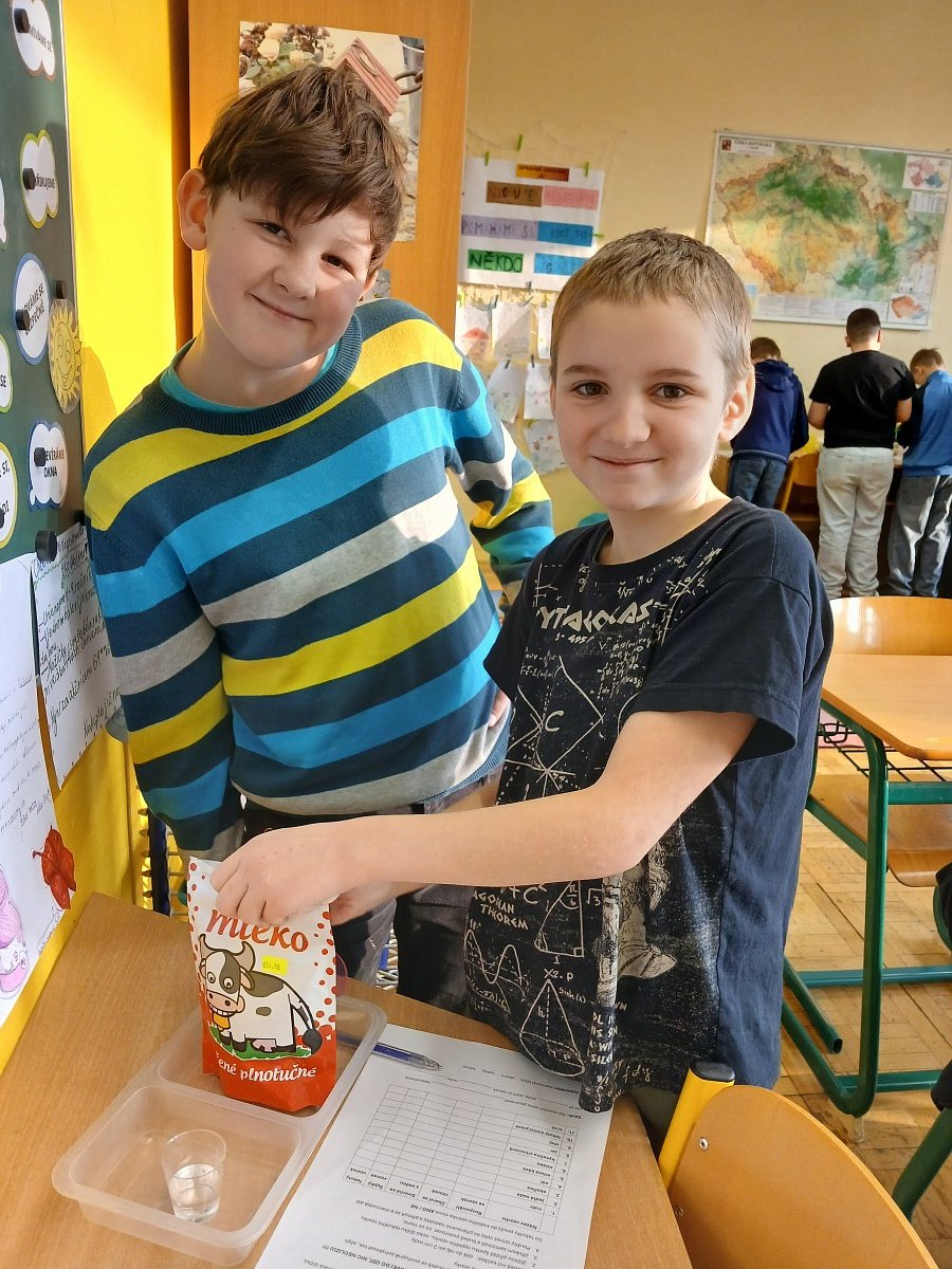 Hodina přírodovědy ve 4. a 5. třídě / zkoumání vlastnosti látek - obrázek: 20260122_091350.jpg