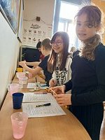 Hodina přírodovědy ve 4. a 5. třídě / zkoumání vlastnosti látek - obrázek číslo: 15