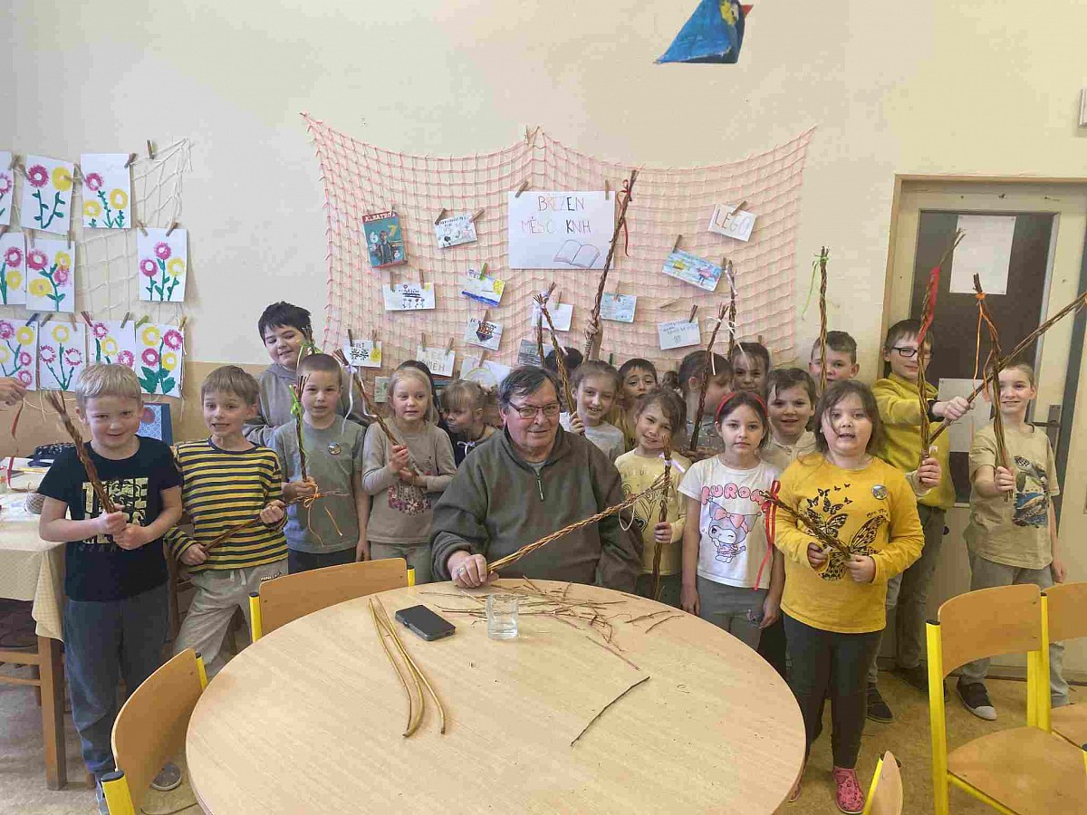 ŠD - pletení pomlázky s panem Peškou - obrázek: 15.jpg