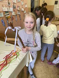 ŠD - pletení pomlázky s panem Peškou - obrázek číslo: 17