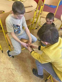 ŠD - pletení pomlázky s panem Peškou - obrázek číslo: 9