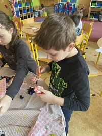 ŠD - malování velikonočních vajíček - obrázek číslo: 7