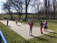 ŠD - konečně jaro a hry na hřišti - obrázek číslo: 2