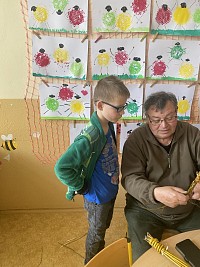 ŠD - pletení pomlázky s panem Peškou - obrázek číslo: 15