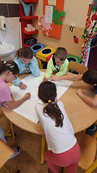 ŠD - jarní stromy - kolektivní práce - obrázek číslo: 4