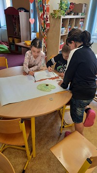 ŠD - jarní stromy - kolektivní práce - obrázek číslo: 7