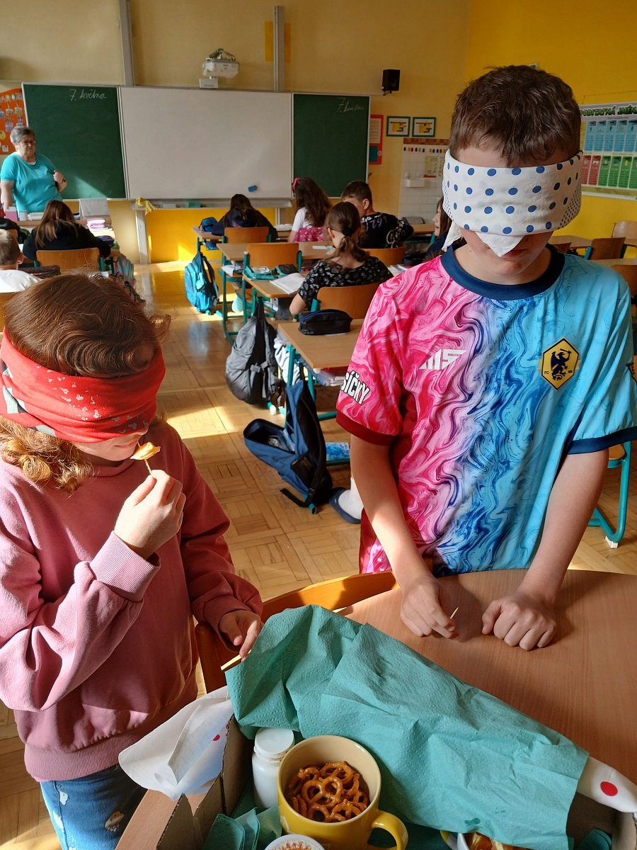 Chuť a čich v hodině přírodovědy - obrázek: 20260507_090821.jpg