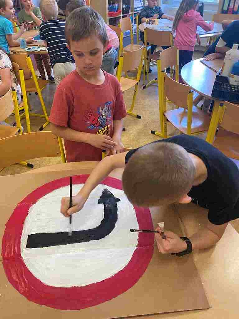 ŠD - dopravní výchova - výroba značek - obrázek: 1.jpg