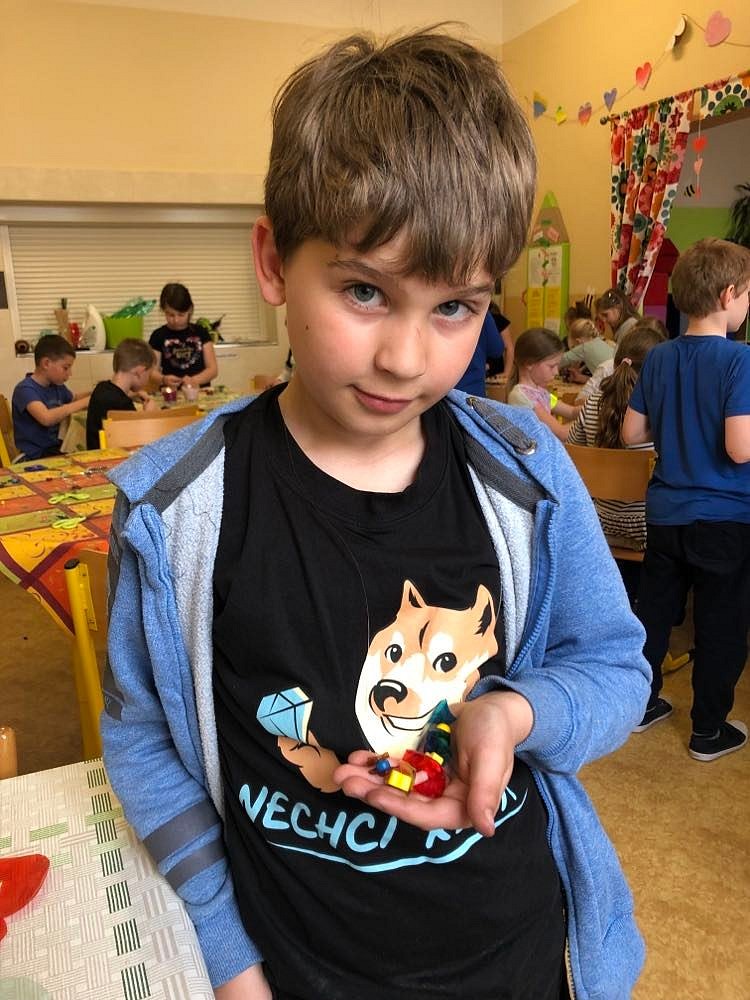 ŠD - Výroba šperků z PET láhví  2.část - obrázek: 279448636_401144218290424_5227670542656133530_n.jpg