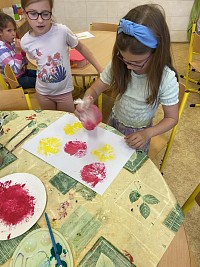 ŠD - malba květin - sáček + tempera - obrázek číslo: 3