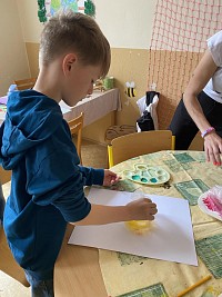 ŠD - malba květin - sáček + tempera - obrázek číslo: 11