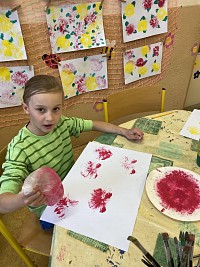 ŠD - malba květin - sáček + tempera - obrázek číslo: 12
