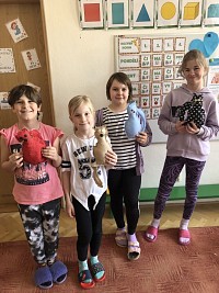 Kroužek šití - Veru, Kristi, Viki, Isabellka - obrázek číslo: 1