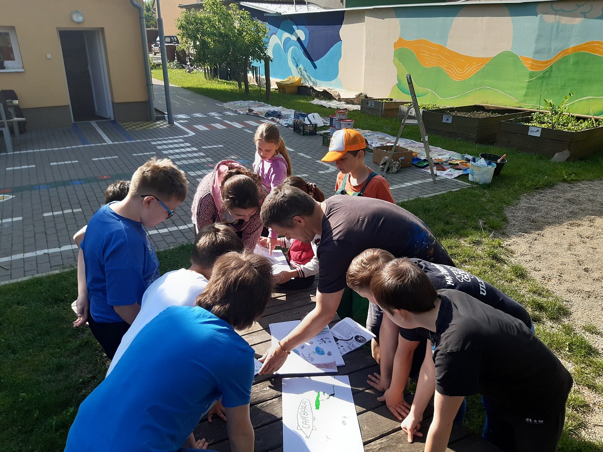 Zvelebujeme školní zahradu - obrázek: 015.jpg