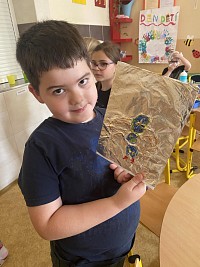 ŠD - tvoříme - alobal, tavná pistole, fixy - obrázek číslo: 18