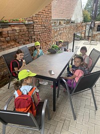 ŠD - výlet do Radostic na hřiště a zmrzlinu - obrázek číslo: 9